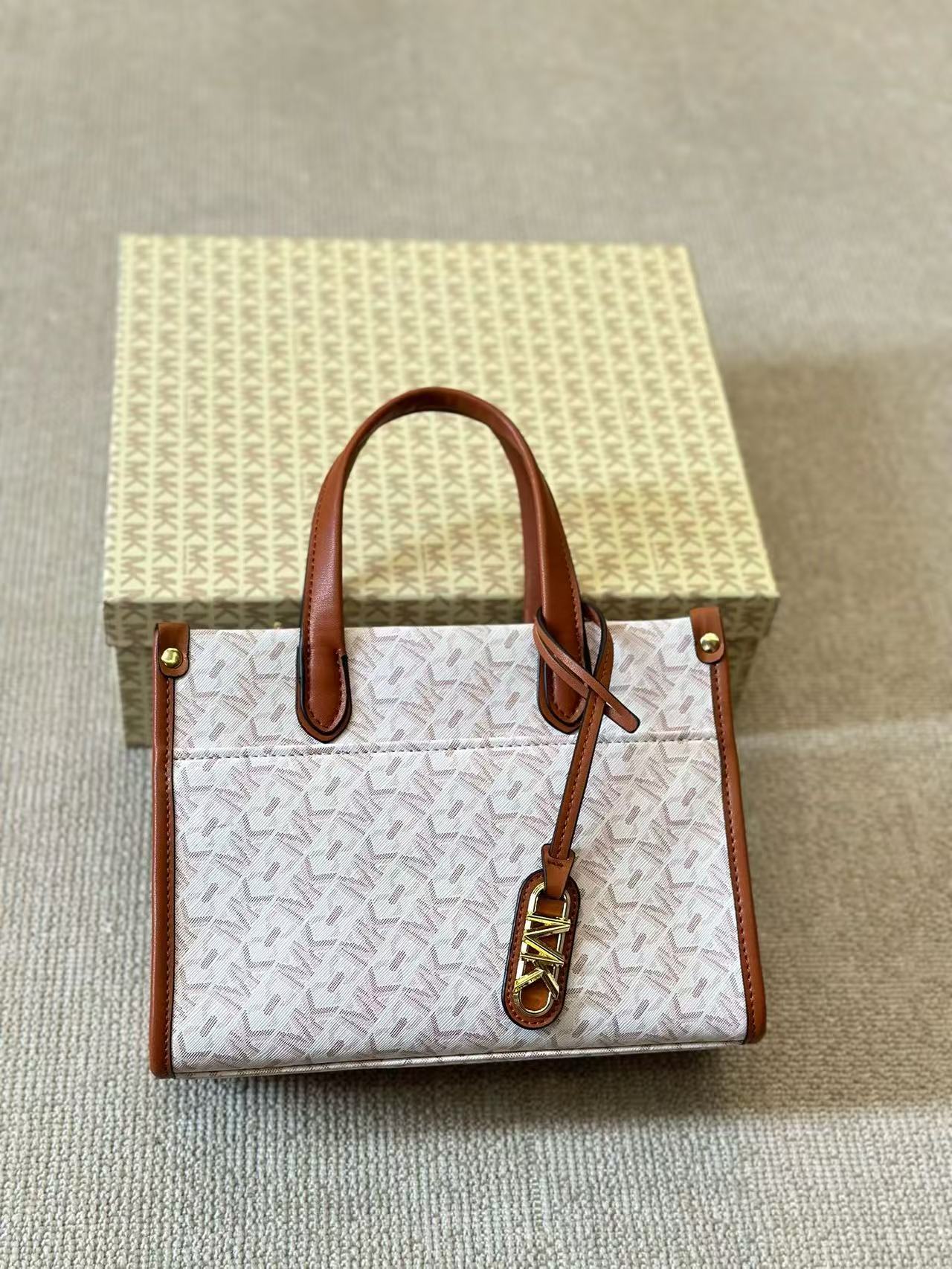 Brand New Michael Kors Tote Ba - огляд і ціна Women'S Tote Bags Michael Kors