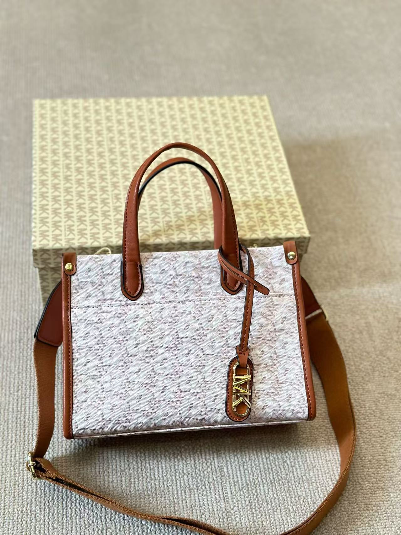 Brand New Michael Kors Tote Ba - огляд і ціна Women'S Tote Bags Michael Kors