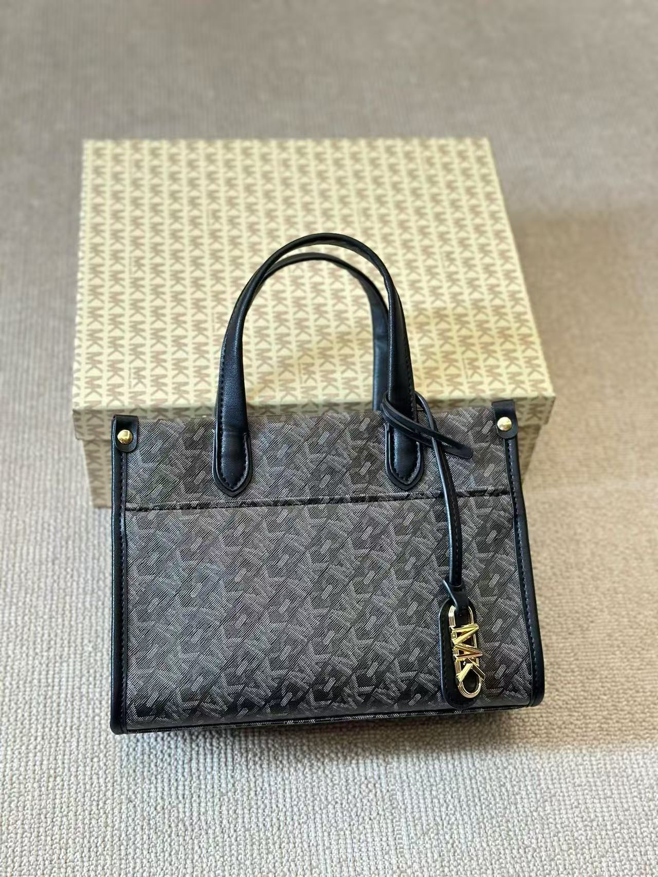 Brand New Michael Kors Tote Ba - огляд і ціна Women'S Tote Bags Michael Kors